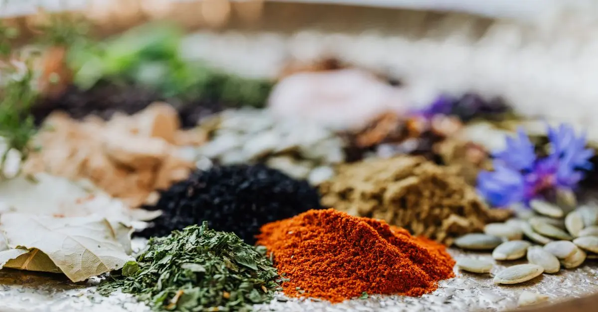 Les Épices Indispensables en Cuisine Paléo