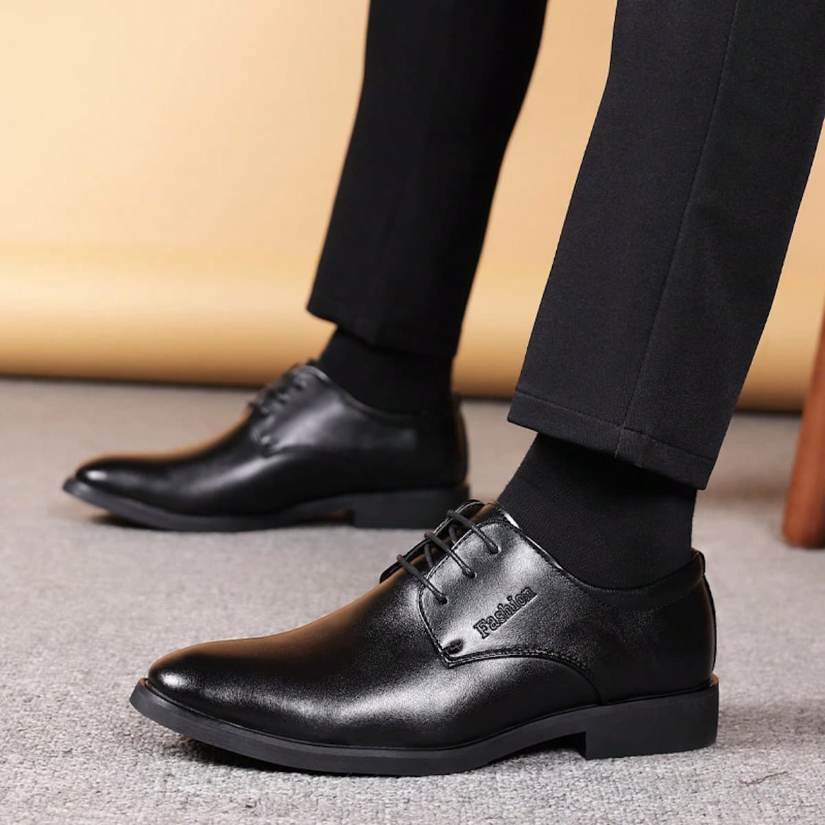 Chaussures Oxford classiques pour hommes, couleur unie et simple, chaussures formelles de bureau à lacets confortables et coupées basses pour